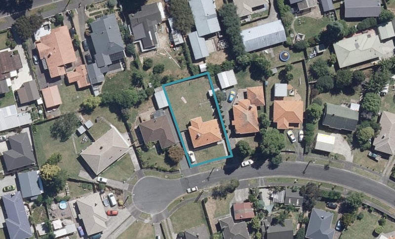 11 Watts Crescent, Hamilton East, Hamilton - Carousel 1