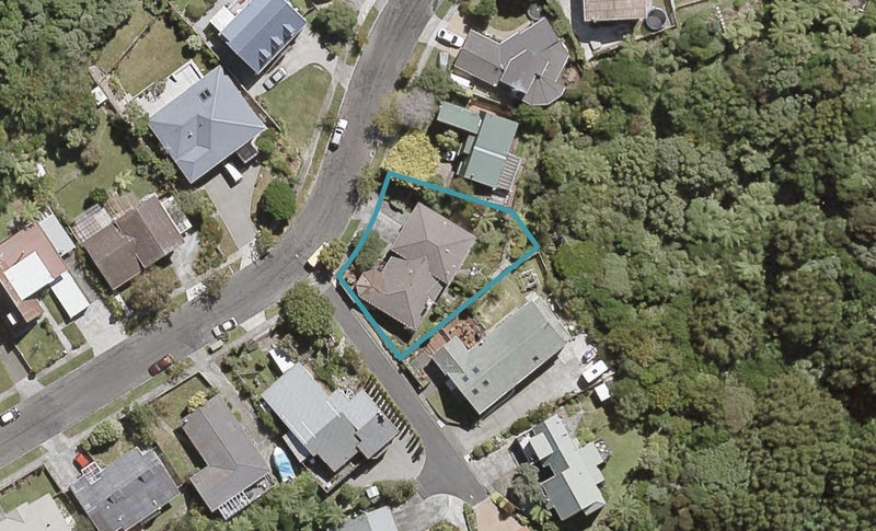 20 Stanhope Grove, Korokoro, Lower Hutt - Carousel 1