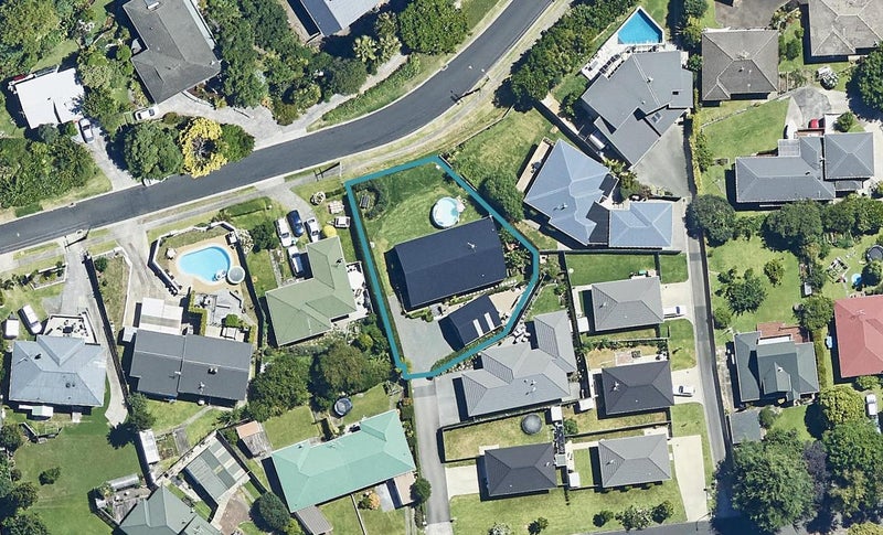 18 Parkvale Road, Otumoetai, Tauranga - Carousel 1