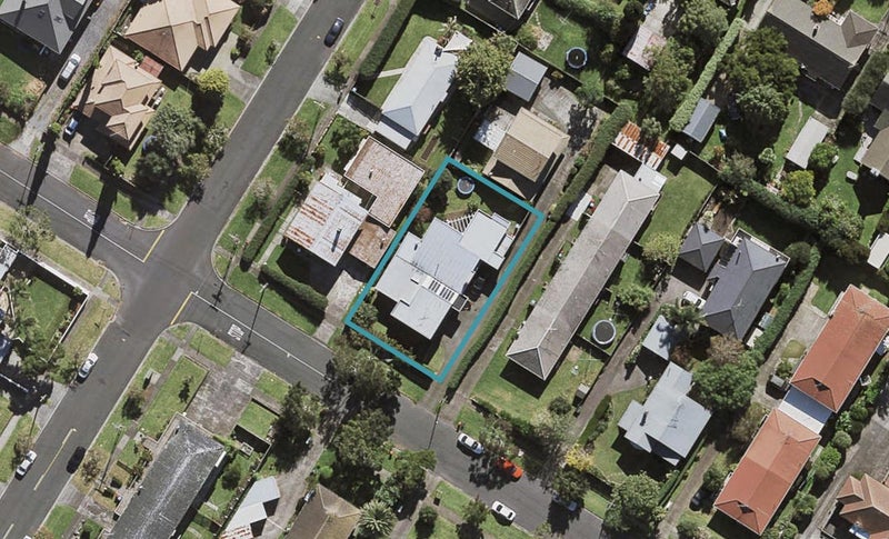 25 Tawhiri Road, One Tree Hill, Auckland - Carousel 1