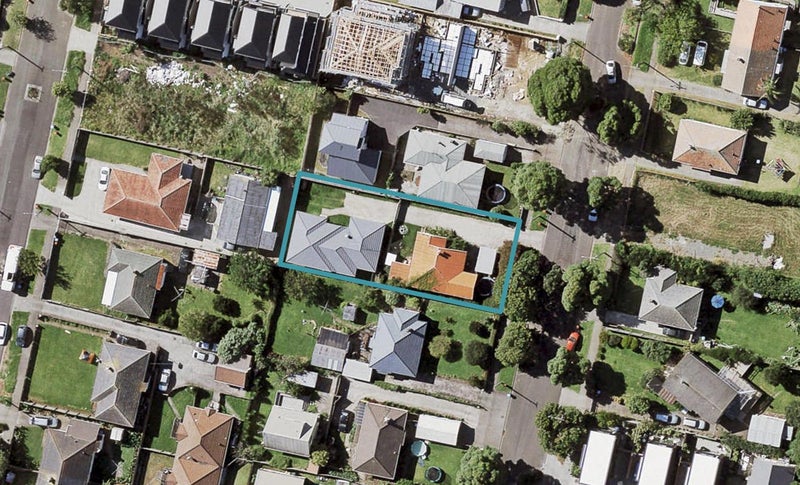 13 Waddell Avenue, Point England, Auckland - Carousel 1