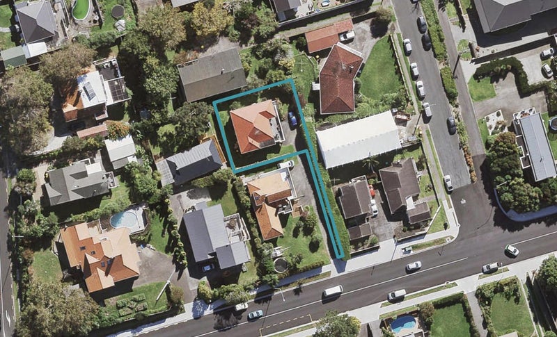 6A Pupuke Road, Hillcrest, Auckland - Carousel 1