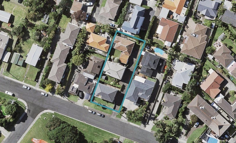 2/12 Tobruk Crescent, Milford, Auckland - Carousel 1