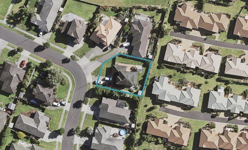 11 Fergy Crescent, Wattle Downs, Auckland - Carousel 1