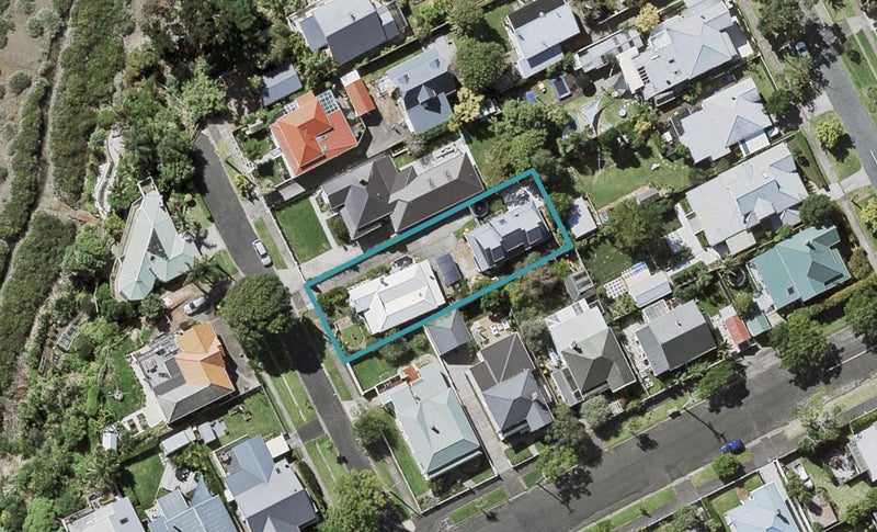 1/2 Lytton Street, Devonport, Auckland - Carousel 1