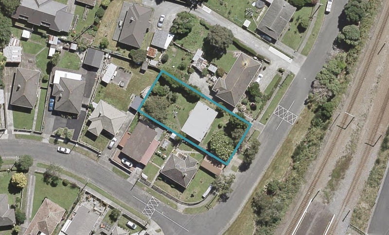 35 Farmer Crescent, Taita, Lower Hutt - Carousel 1