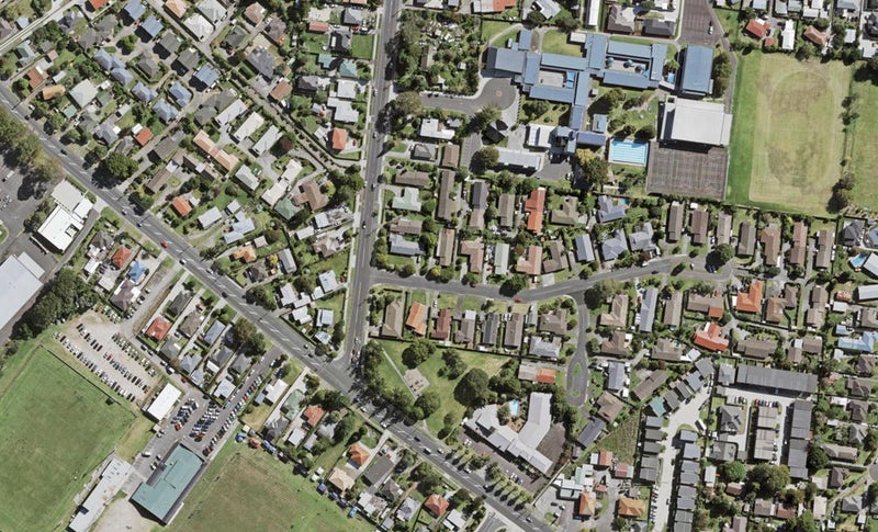 2 Ti Nana Crescent, Henderson, Auckland - Carousel 1