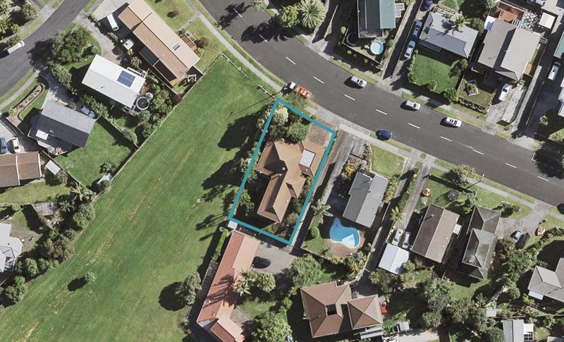 182 Carnoustie Drive, Wattle Downs, Auckland - Carousel 1