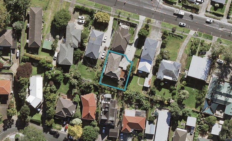 26 Raleigh Road, Northcote, Auckland - Carousel 1