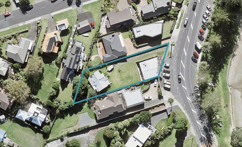 2/934 Beach Road, Waiake, Auckland - Carousel 1