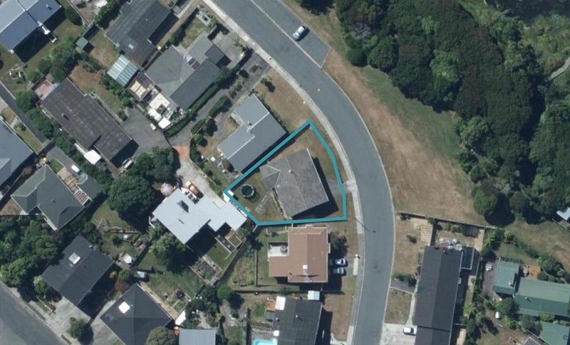 7 Cassley Crescent, Papakowhai, Porirua - Carousel 1