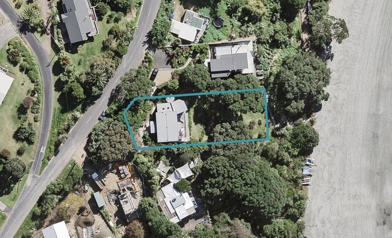 18 Korora Road, Oneroa, Waiheke Island - Carousel 1