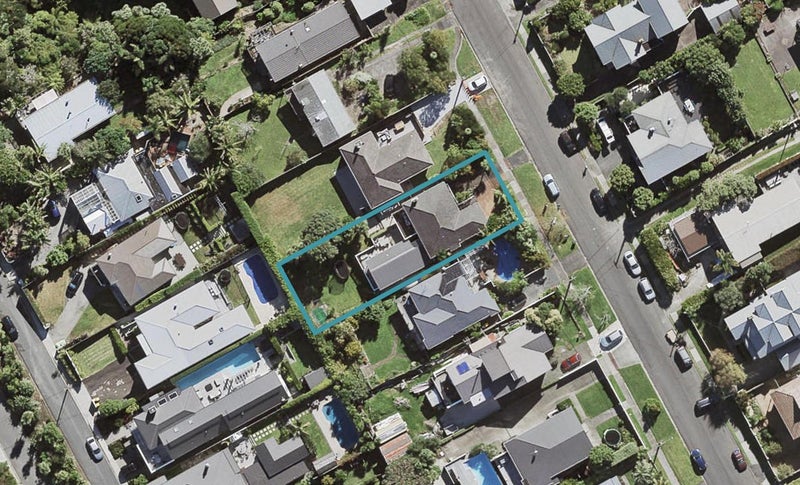 20 Palmerston Road, Birkenhead, Auckland - Carousel 1