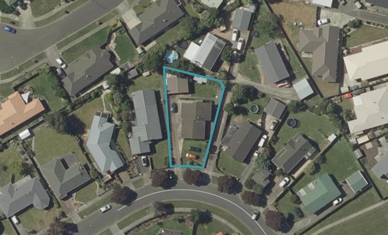 17 Peppertree Glade, Kelvin Grove, Palmerston North - Carousel 1