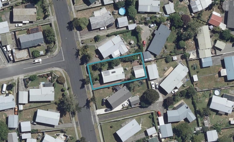 14 Rhonda Avenue, Deanwell, Hamilton - Carousel 1