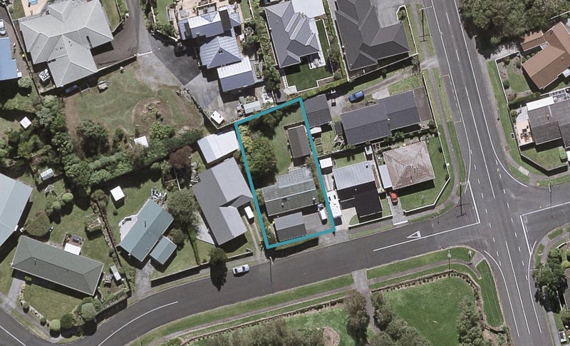 4 Tiverton Crescent, Whalers Gate, New Plymouth - Carousel 1