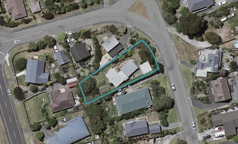 13 Frimley Terrace, Waikanae Beach, Waikanae - Carousel 1