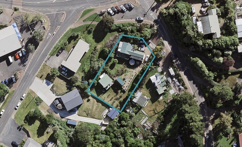 1 Natzka Road, Ostend, Waiheke Island - Carousel 1