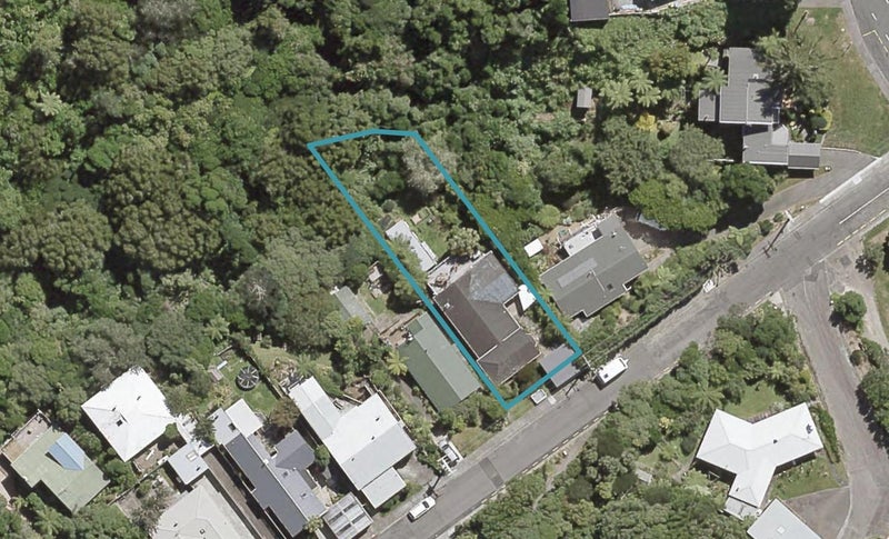 4 Rakeiora Grove, Korokoro, Lower Hutt - Carousel 1