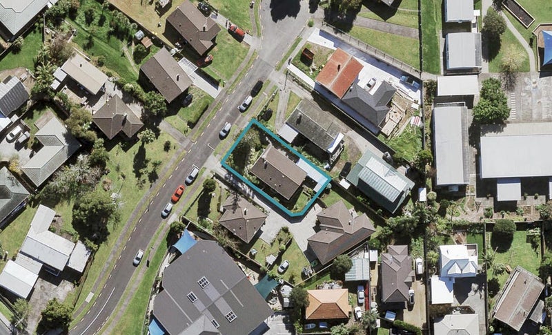 5 Gwendoline Avenue, Te Atatu Peninsula, Auckland - Carousel 1