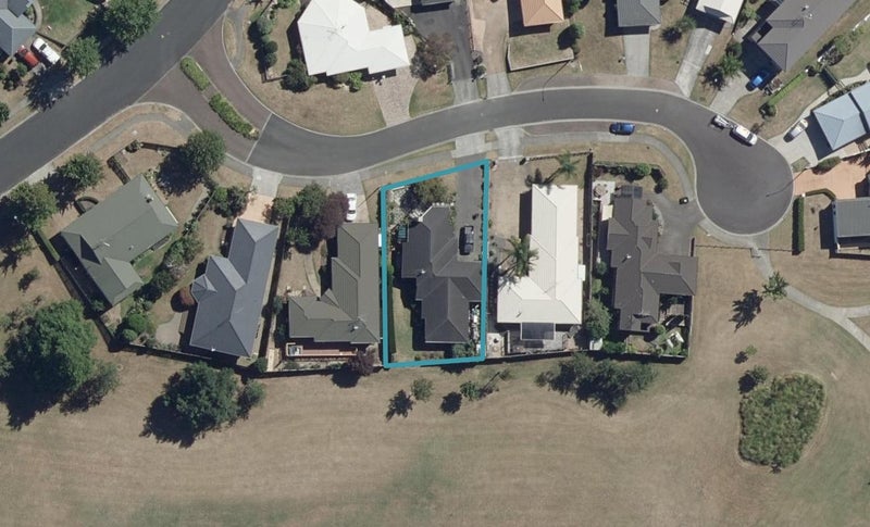 8 Parkview Avenue, Western Heights, Hamilton - Carousel 1