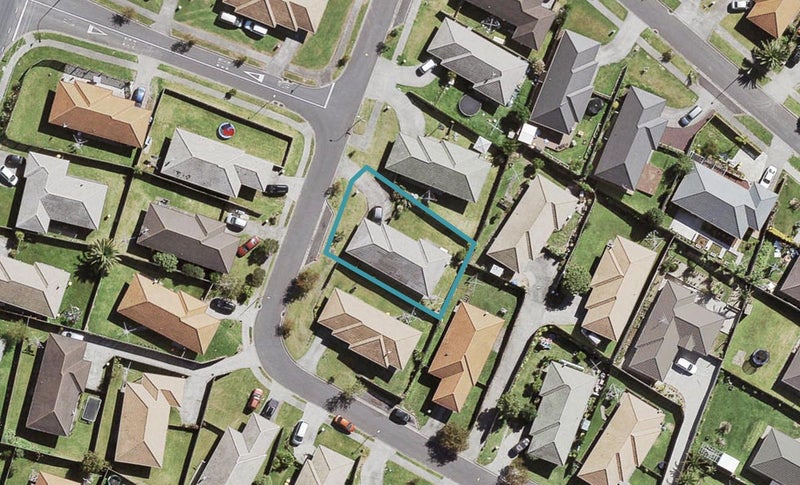 2 Cretian Crescent, Henderson, Auckland - Carousel 1