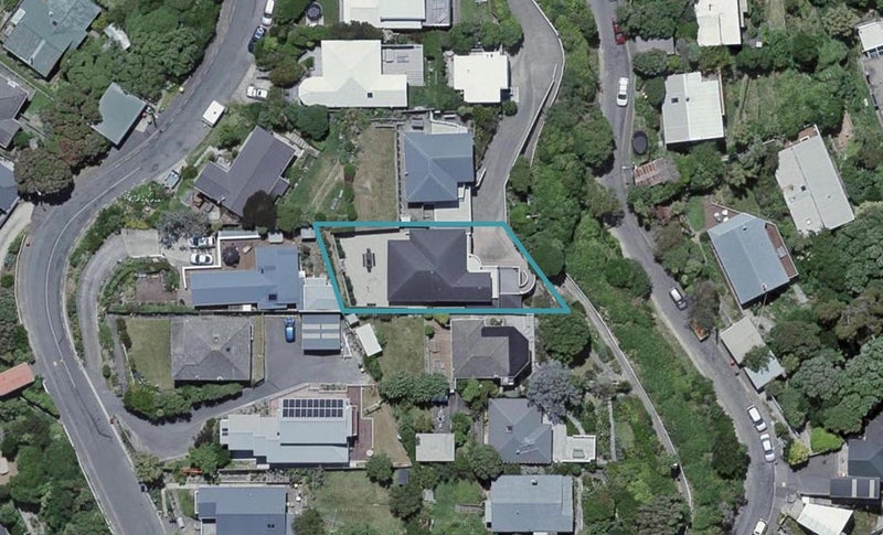 19 Napier Street, Karaka Bays, Wellington - Carousel 1
