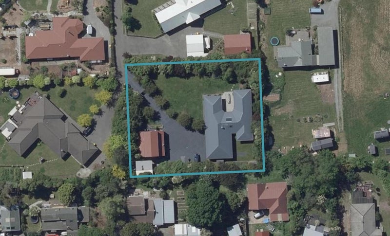 10 Deavoll Place, Heathcote Valley, Christchurch - Carousel 1