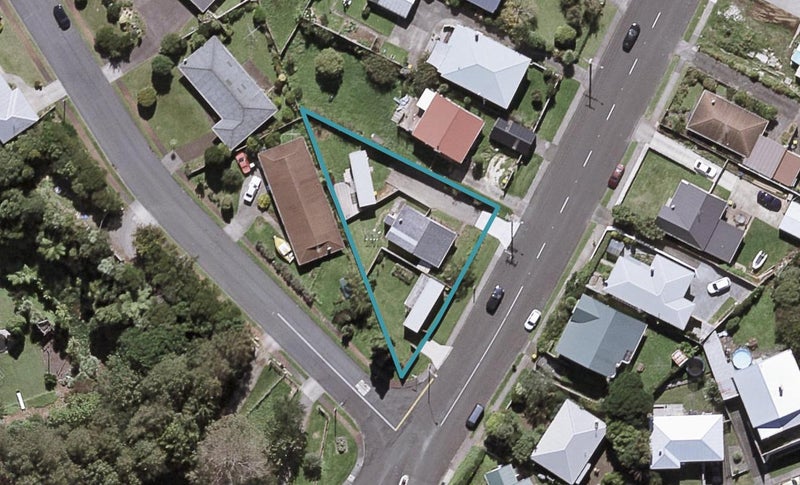 54 South Road, Blagdon, New Plymouth - Carousel 1