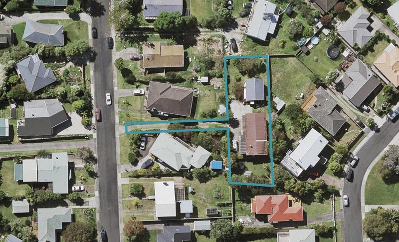 15 Lyford Crescent, Sunnynook, Auckland - Carousel 1