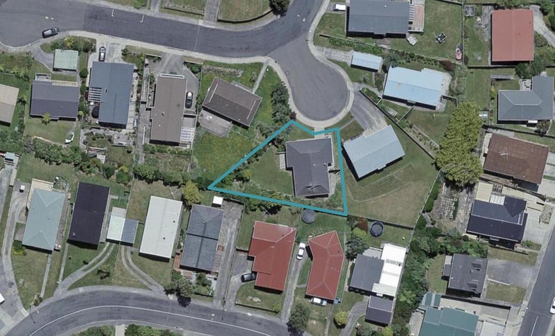13 Rice Crescent, Newlands, Wellington - Carousel 1