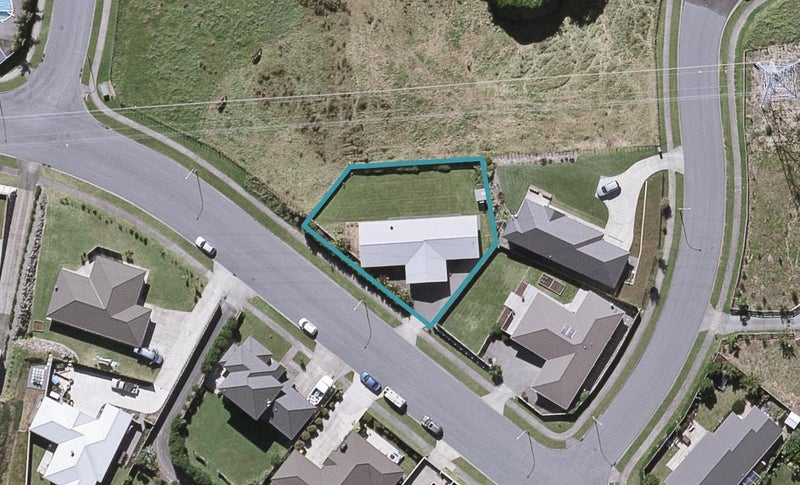 18 Heta Road, Highlands Park, New Plymouth - Carousel 1