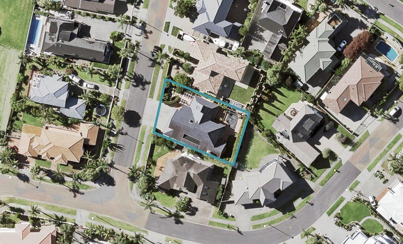 24 Quedley Court, Eastern Beach, Auckland - Carousel 1