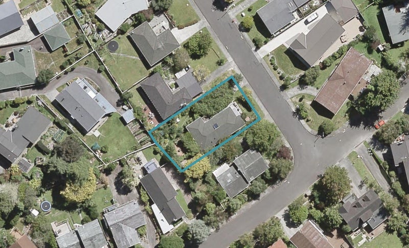 30 Fendalton Crescent, Pinehaven, Upper Hutt - Carousel 1
