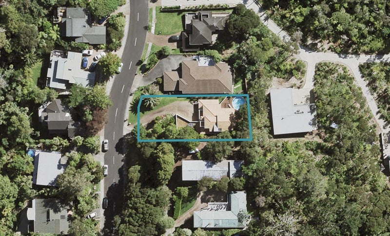 37 Woodfern Crescent, Titirangi, Auckland - Carousel 1