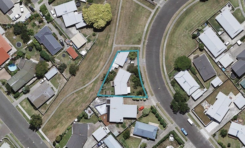 31 Duckworth Crescent, Greenmeadows, Napier - Carousel 1