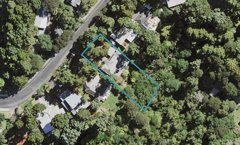 52 Hollywood Avenue, Titirangi, Auckland - Carousel 1
