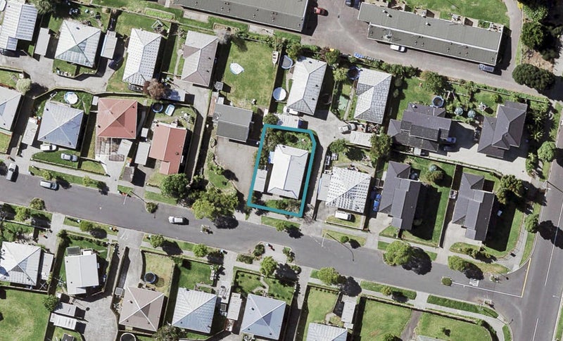 96A Maybury Street, Point England, Auckland - Carousel 1