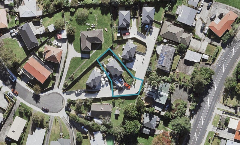 14C Castaing Crescent, Te Atatu South, Auckland - Carousel 1