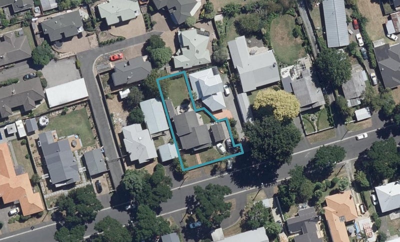 39 Brookfield Street, Hamilton East, Hamilton - Carousel 1