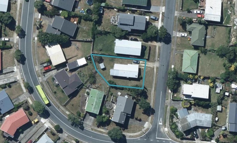 3 Limerick Grove, Ascot Park, Porirua - Carousel 1