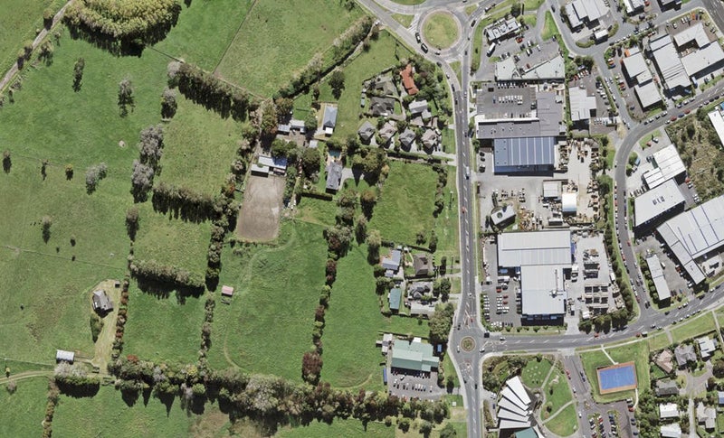 12 Rahopuru Road, WESTGATE, AUCKLAND - Carousel 1
