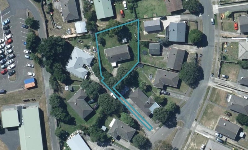 16 Surprise Place, Cannons Creek, Porirua - Carousel 1