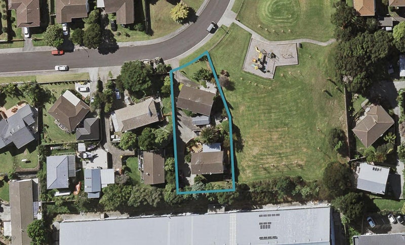 2/11 Leiden Place, Tōtara Vale, Auckland - Carousel 1