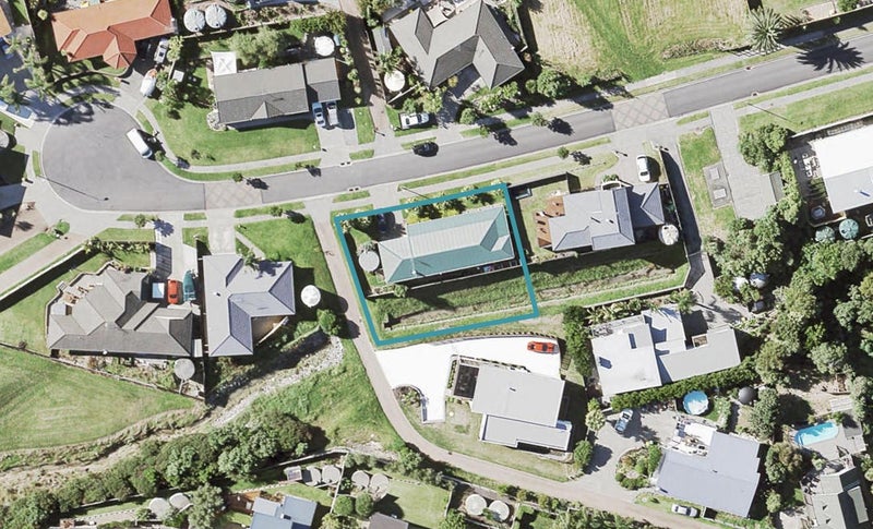 10 Toomer Place, Beachlands, Auckland - Carousel 1