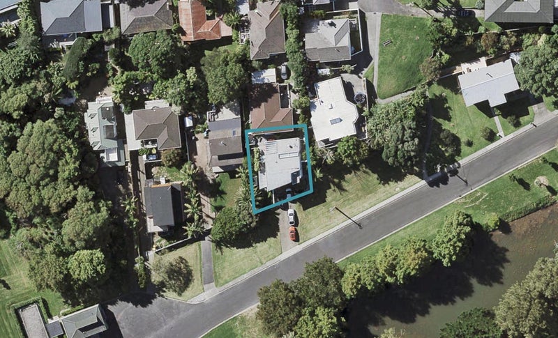 52 Seabreeze Road, Narrow Neck, Auckland - Carousel 1