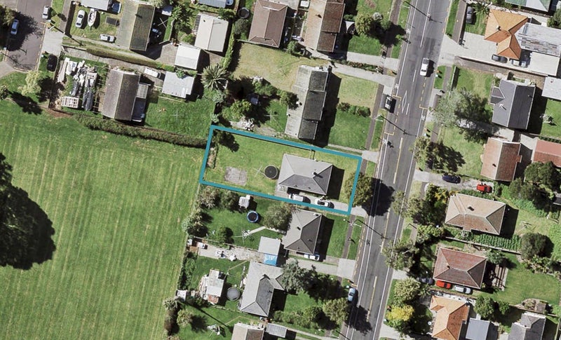 11 Erima Avenue, Point England, Auckland - Carousel 1