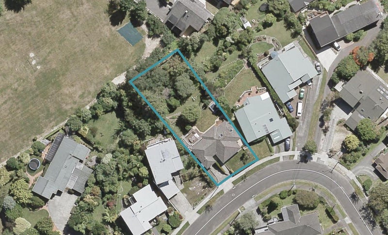26 Dowling Grove, Silverstream, Upper Hutt - Carousel 1