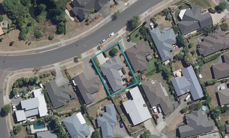 31 Saint James Drive, Huntington, Hamilton - Carousel 1