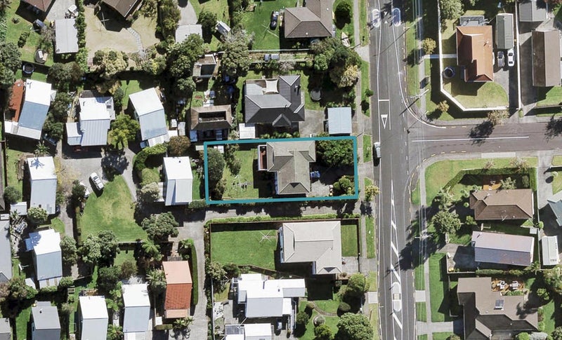 25 Beach Road, Te Atatu Peninsula, Auckland - Carousel 1